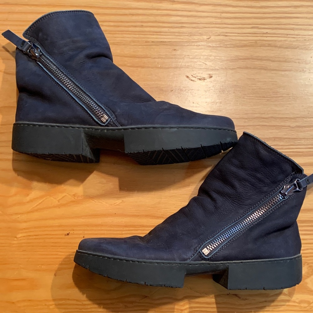 Trippen Dark Charcoal/Blue Suede Diagonal Zip Boot 39